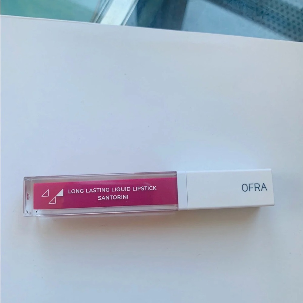 Long lasting liquid lipstick
